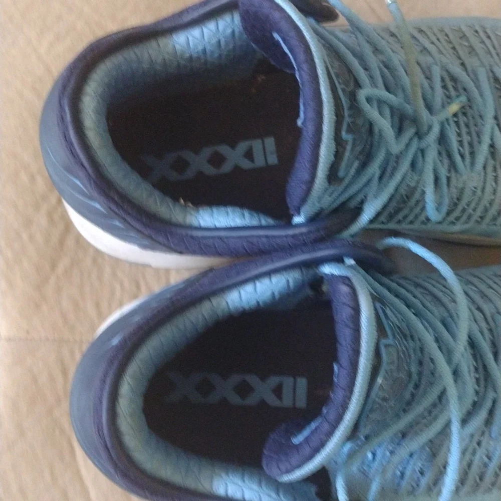 Shoe - Picture 3 of 7